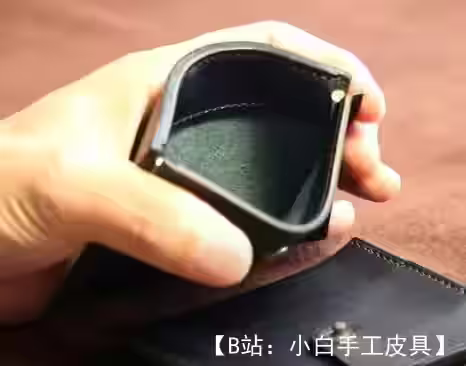 带弹簧的皮革钱包图案 - 1