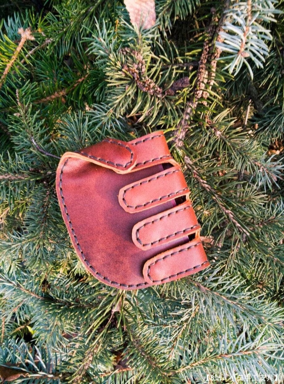 带按钮的手（拳头）形式的皮革钱包卡夹图案 - 2