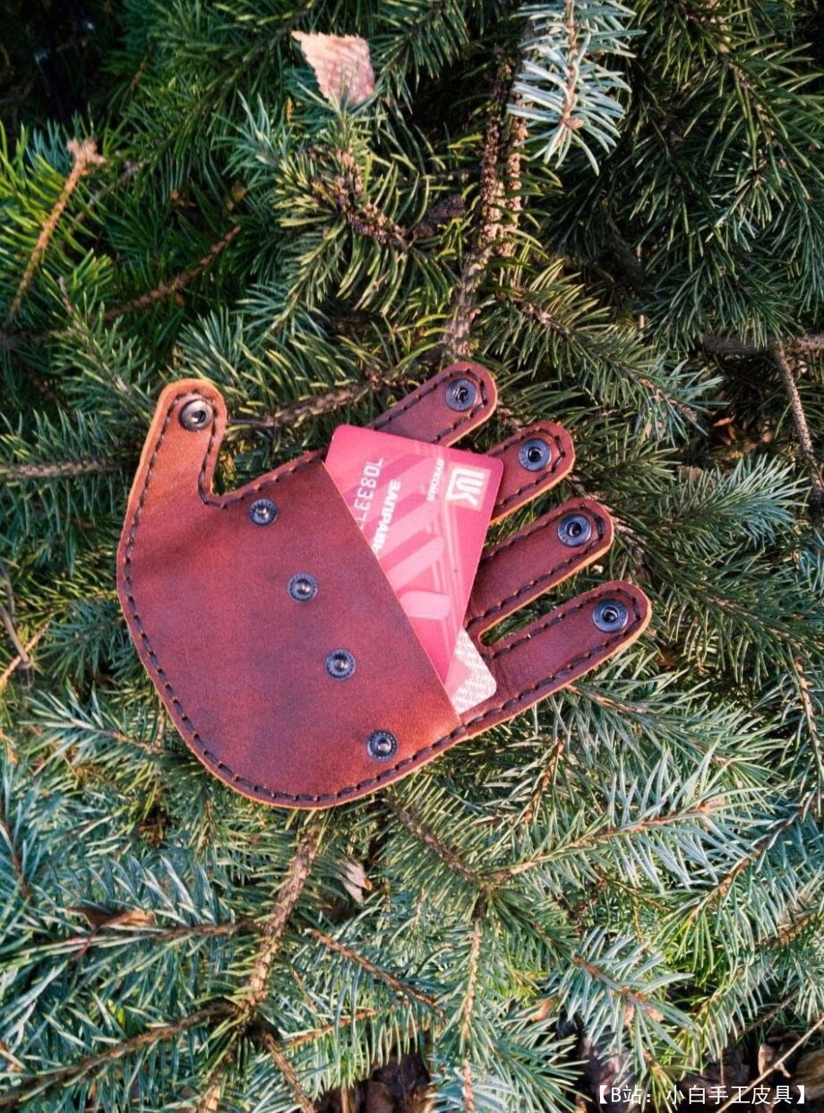 带按钮的手（拳头）形式的皮革钱包卡夹图案 - 4