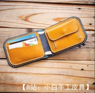 简约皮革双折钱包的图案，配有零钱、银行卡和现金隔层 - 1