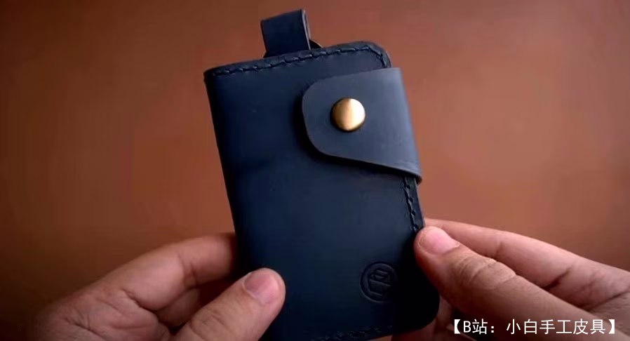 带按钮的皮革钱包图案，用于带钥匙圈的卡片 - 1