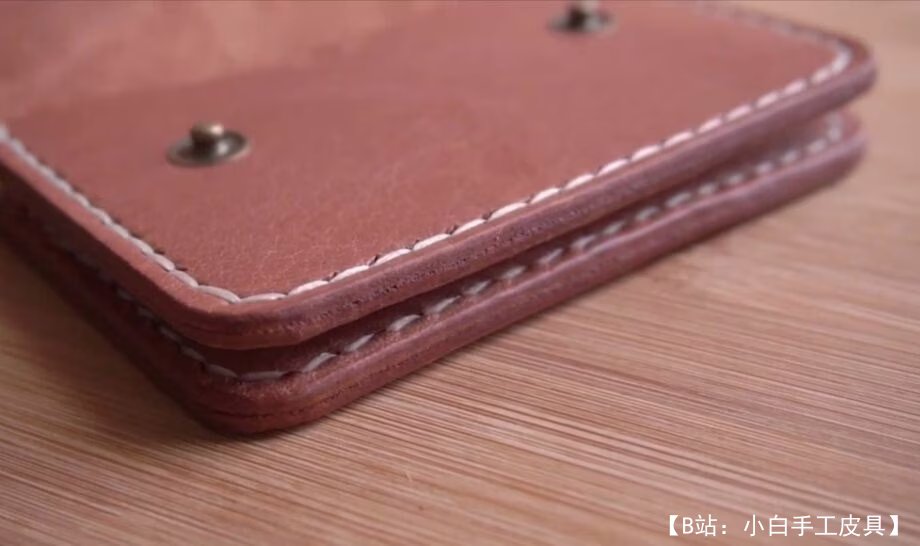 带银行卡按钮的皮革钱包图案 - 2