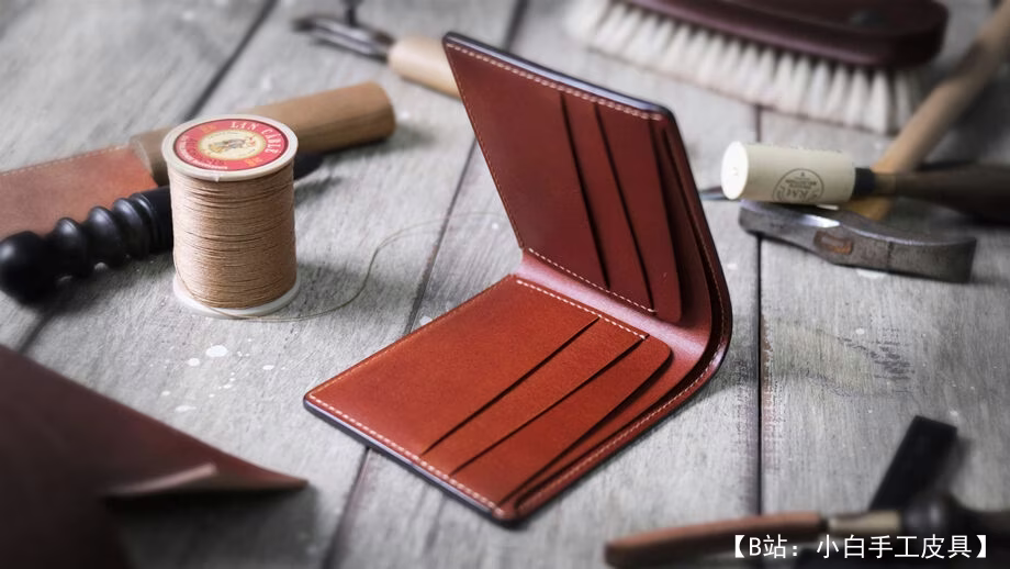 图案皮革薄款经典双折钱包 - 1