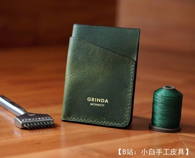 带多个隔层的图案皮革垂直卡夹 - 1