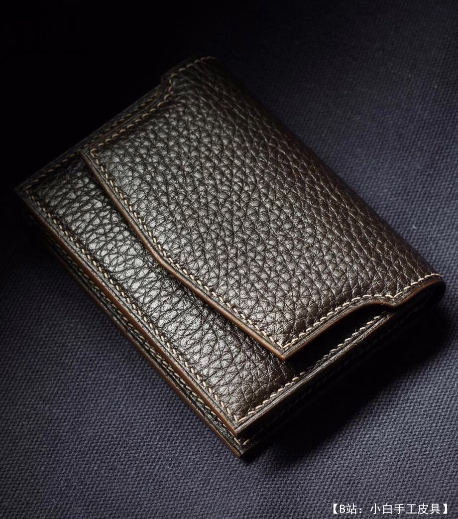 带按钮的图案皮革钱包卡夹 - 1