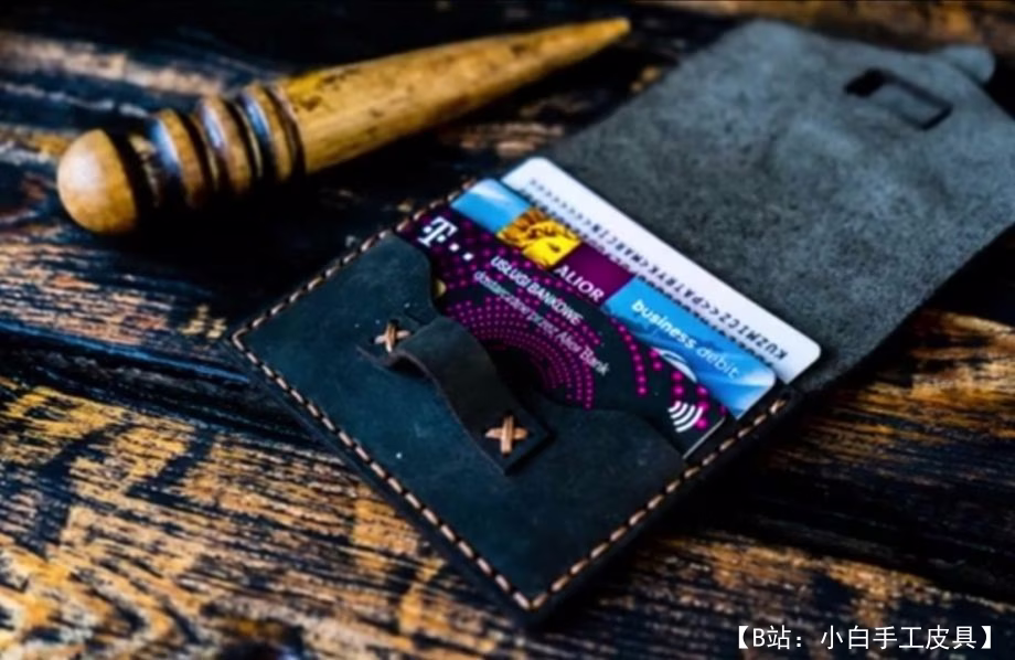 翻盖上简单皮革卡夹的图案 - 1