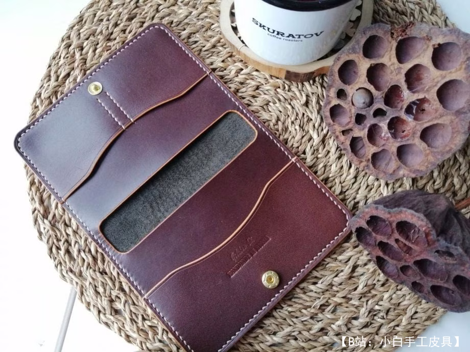 带纽扣的皮革薄双折图案 - 3