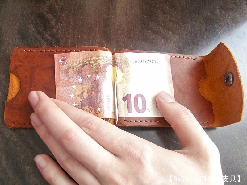 带按钮的钞票皮革夹的图案 - 2