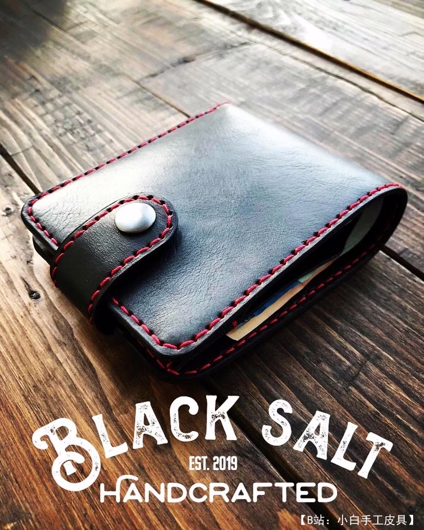 带硬币夹和按钮的皮革双折图案 - 1