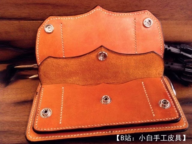 带钞票和卡片按钮的皮革长钱包图案 - 3