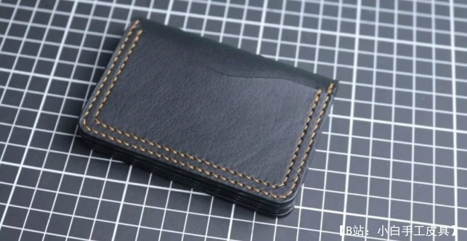 带纽扣的薄皮革卡夹图案 - 3