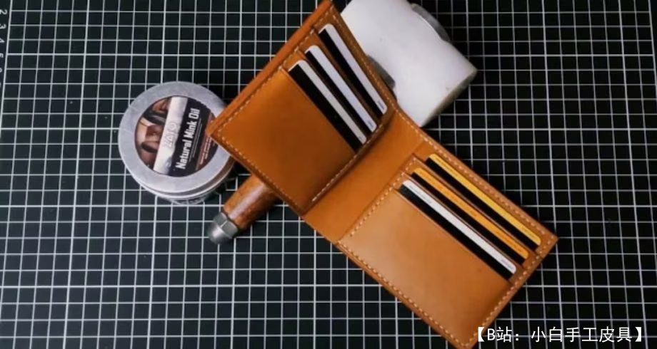 皮革卡片双折钱包图案 - 1