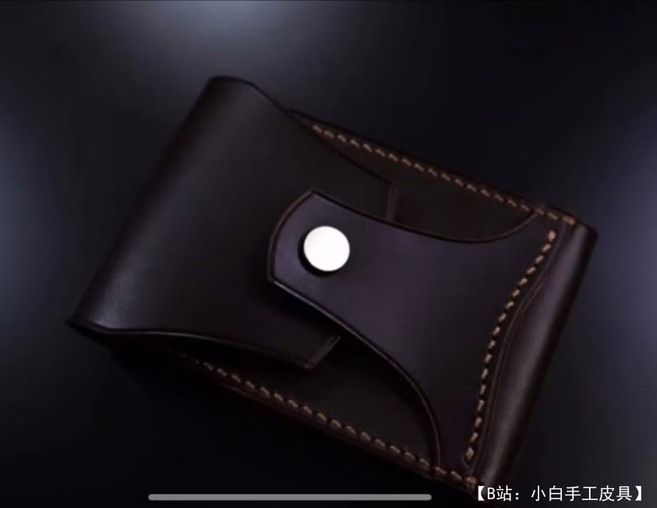 带卡片按钮的皮革钱包卡夹图案 - 1