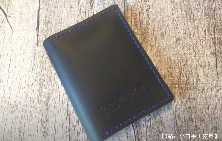 带拉链卡片的简约皮革钱包图案 - 2