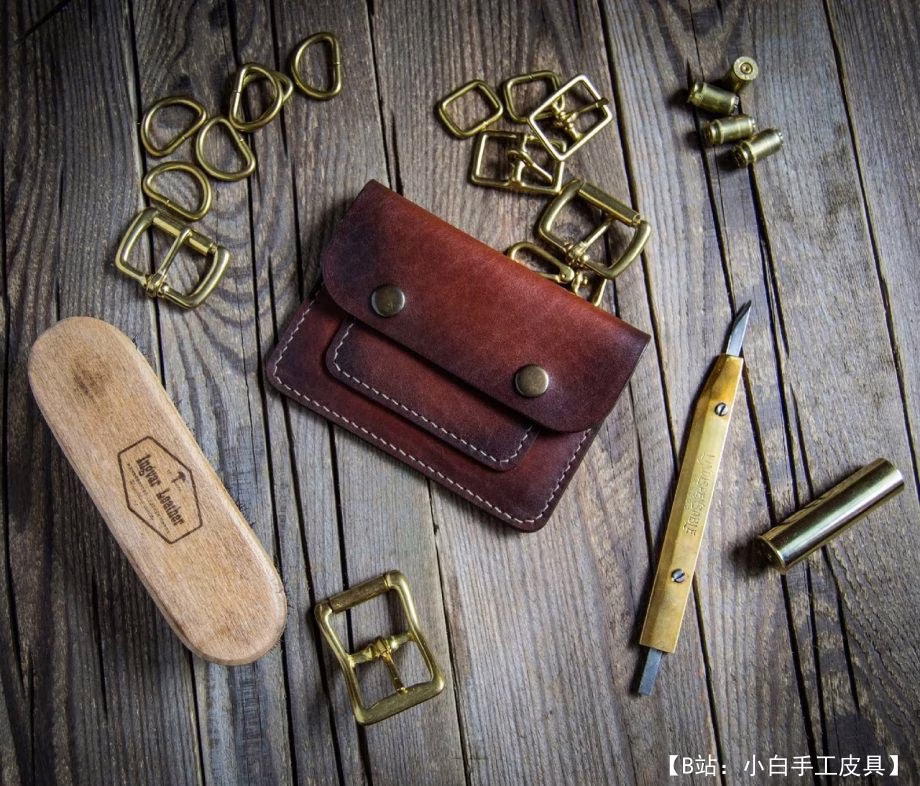 带有按钮的简单持卡人图案，带有用于卡片和文件的翻盖 - 2