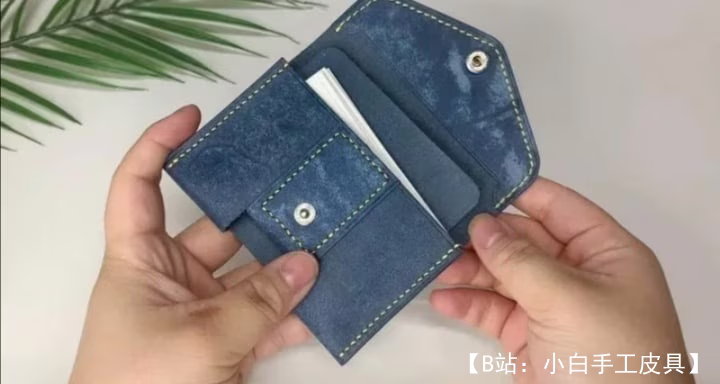 带可伸缩卡片的图案皮革卡夹 - 1