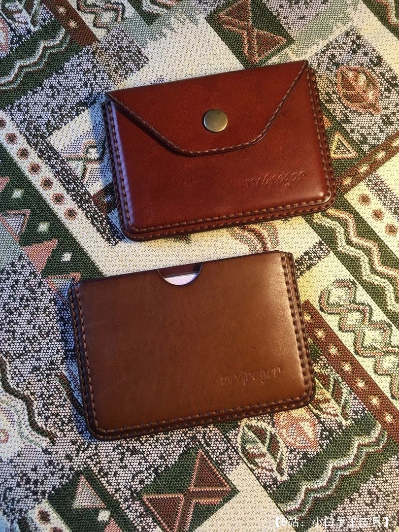 带按钮和不带按钮的薄型功能钱包的图案 - 1