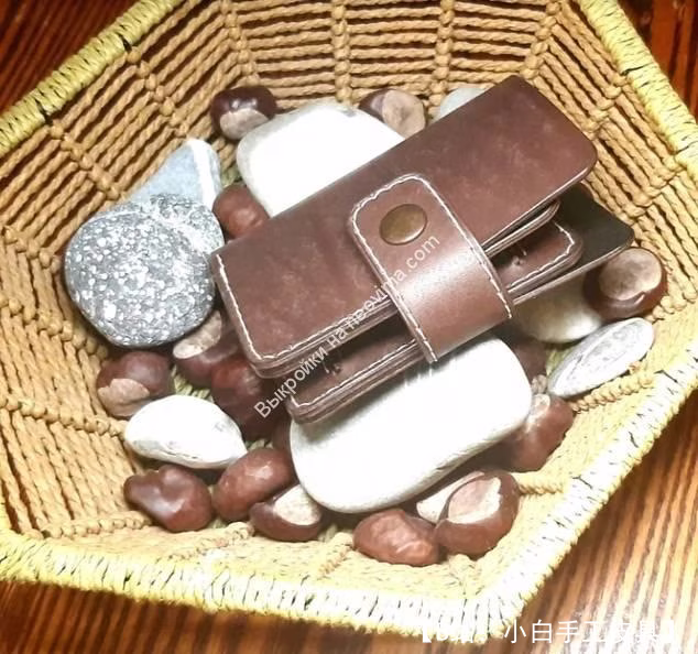 带按钮的钱包图案（双折） - 1