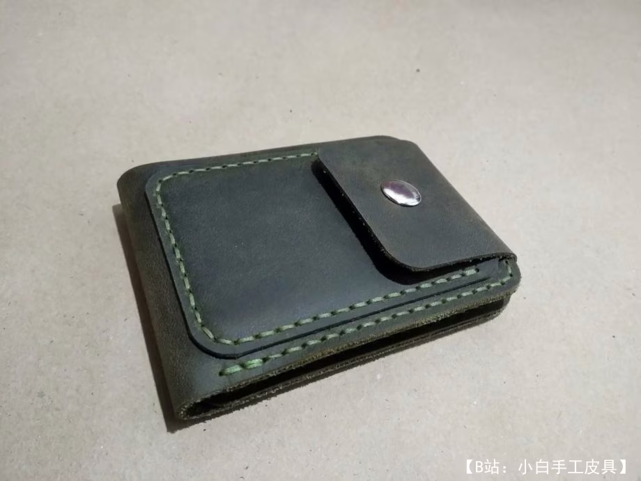 带按钮的迷你钱包的图案 - 1