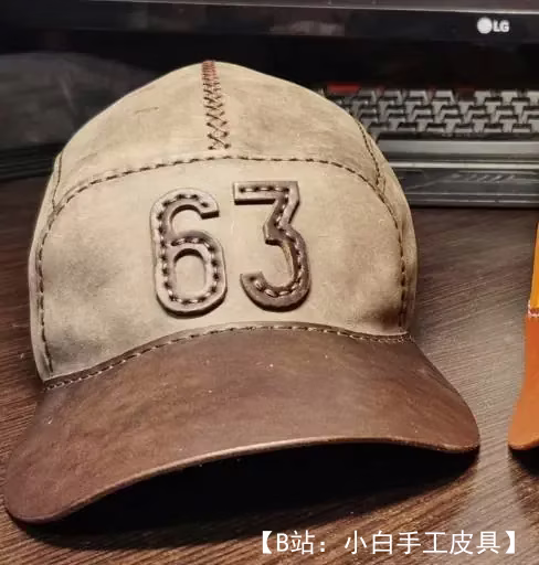 Выкройка кожаная бейсболка с номером 63 - 1