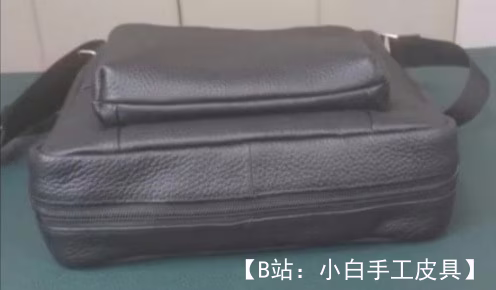 底部可扩展的皮革/生态皮革邮差包图案 - 3