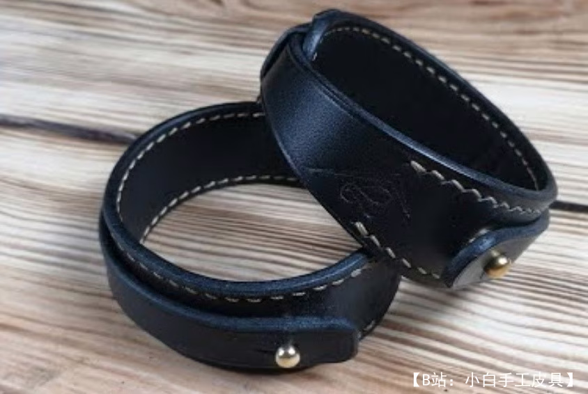 手的皮革手镯的图案 - 1